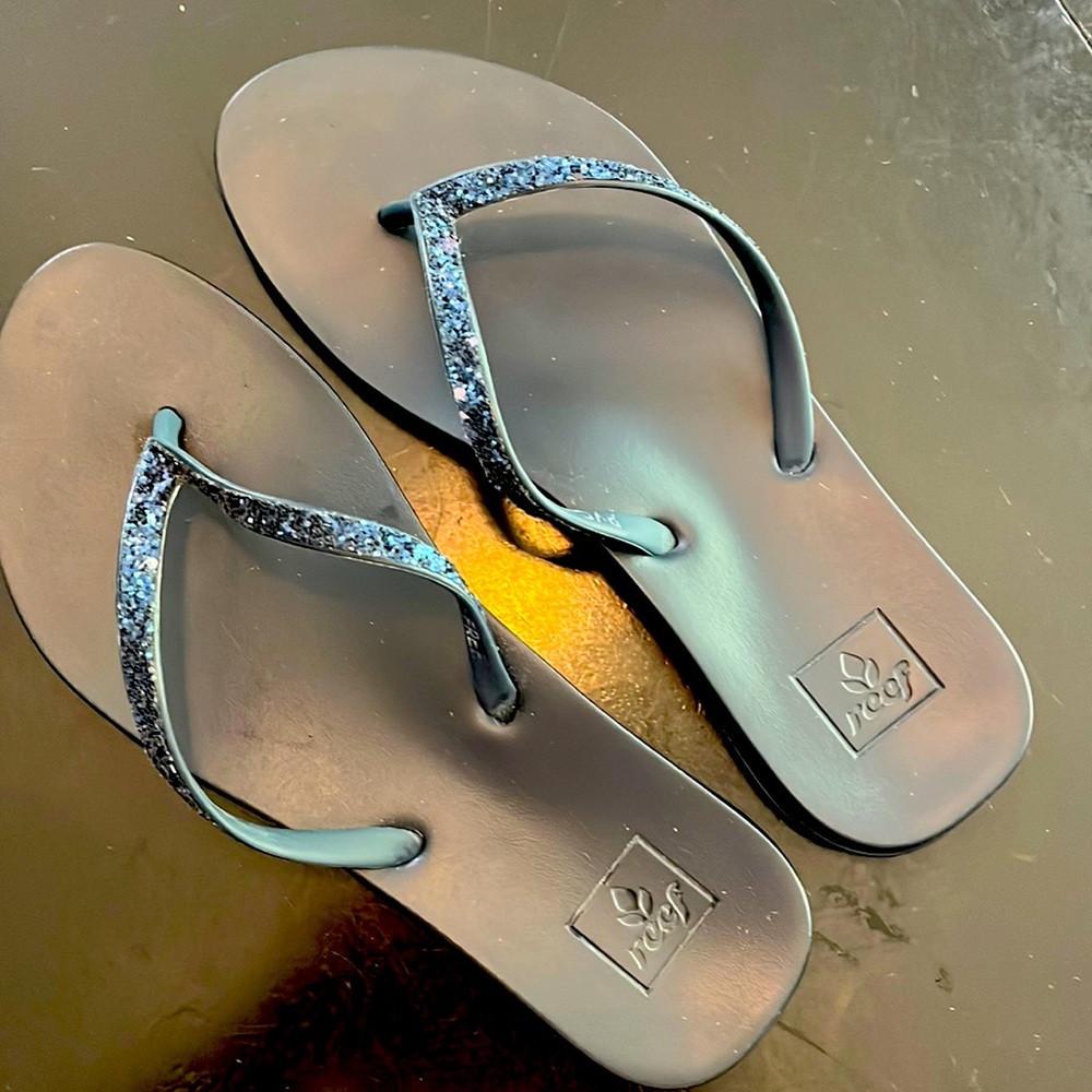 Reef flip flops. Size 36. Navy glitter on bands. Worn once